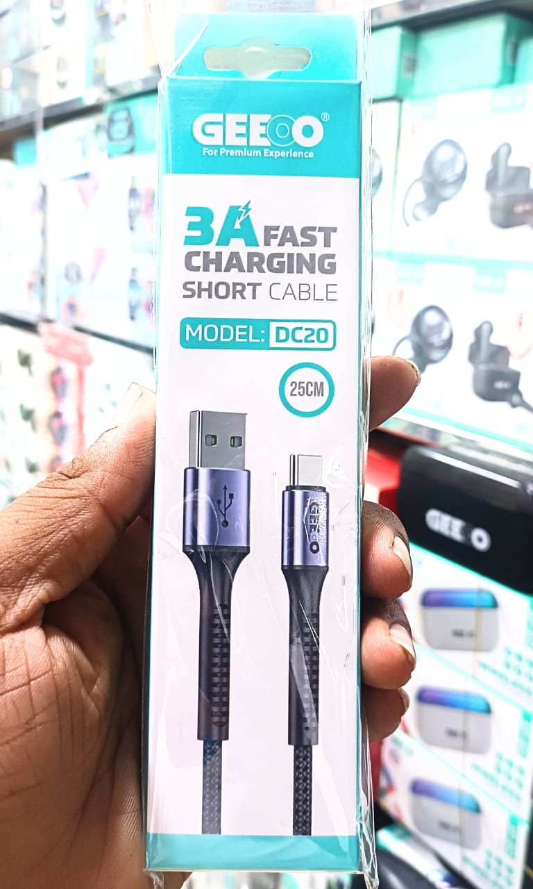 Geeoo DC20 IPhone PowerBank CableBD